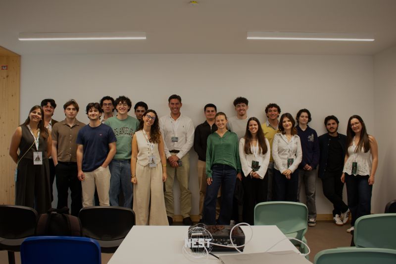 Equipa e participantes da primeira edição do NEST Summit